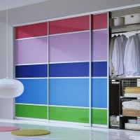 Шкаф-купе для одежды в офис из лакобеля