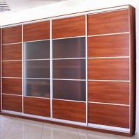 Шкаф-купе для одежды в офис из ДСП с лакобелем