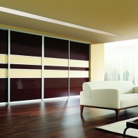 Шкаф-купе для гостиной с лакобелем