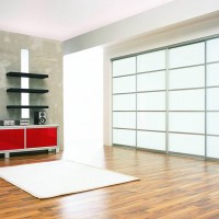 Шкаф-купе для гостиной с лакобелем