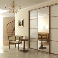 Шкаф-купе для гостиной с лакобелем и зеркалом