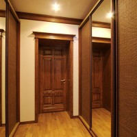 Шкаф-купе в коридор с зеркалом и ротангом