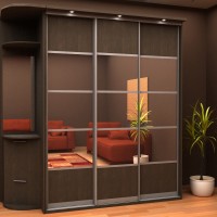 Шкаф-купе в прихожую из ДСП с зеркалами, с подсветкой и левой консолью