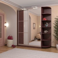 Шкаф-купе в прихожей из ДСП с лакобелем и зеркалом (подсветка + правая консоль)