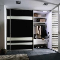 Шкаф-купе в прихожую в сочетании с черно-белым лакобелем