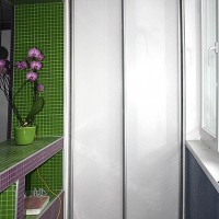Шкаф-купе на балкон с лакобелем