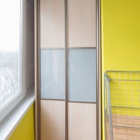 Шкаф-купе на балкон с лакобелем