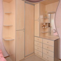 Многофункциональный шкаф-купе из ДСП с комодом