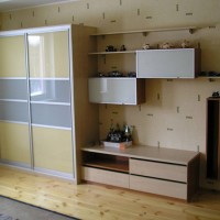 Горка из ДСП со шкафом-купе из лакобеля