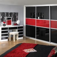 Шкаф-купе в спальню из лакобеля