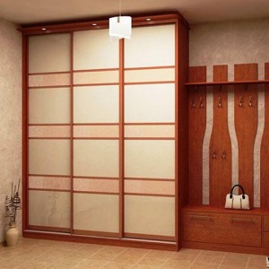 Шкаф-купе в коридор из ДСП, со шкафчиком под обувь и с подсветкой